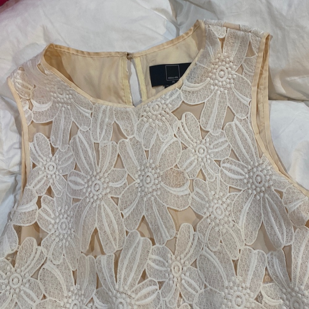 Beautiful floral lined dolce vita medium sleeveless Peek hole  back top